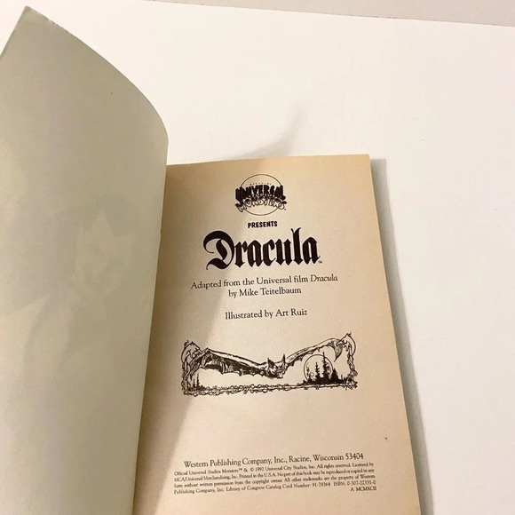 Vintage 1992 Universal Studios Monsters Presents Dracula Book Missing Poster - Picture 6 of 16